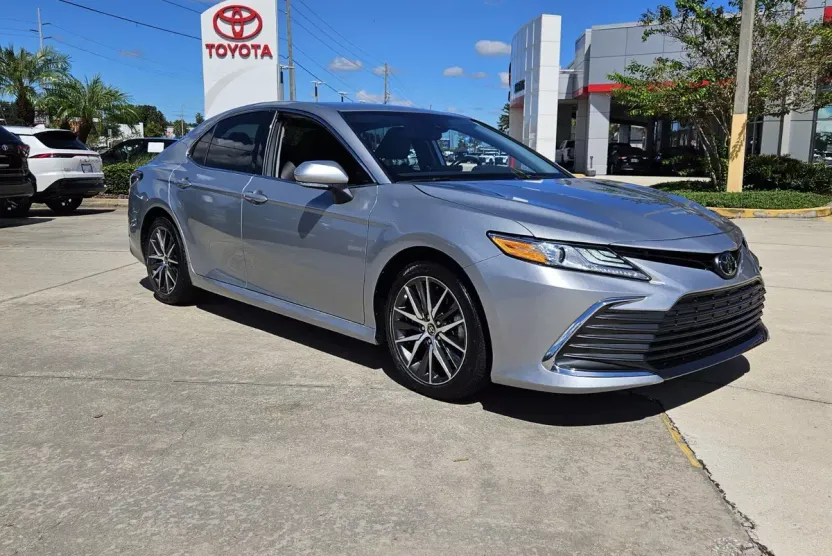 2023 Toyota Camry XLE photo 1