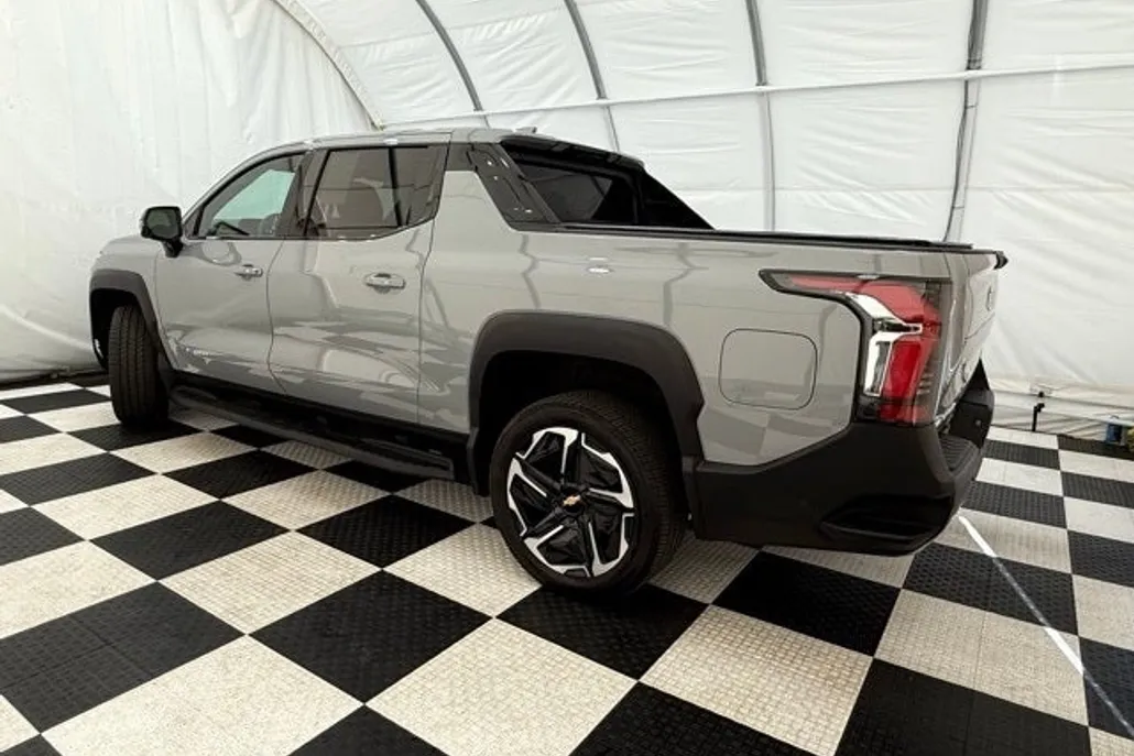 2025 Chevrolet Silverado EV LT photo 1
