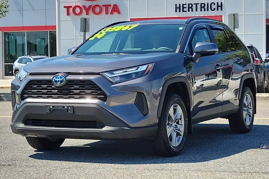 2024 Toyota RAV4 Hybrid XLE photo 1