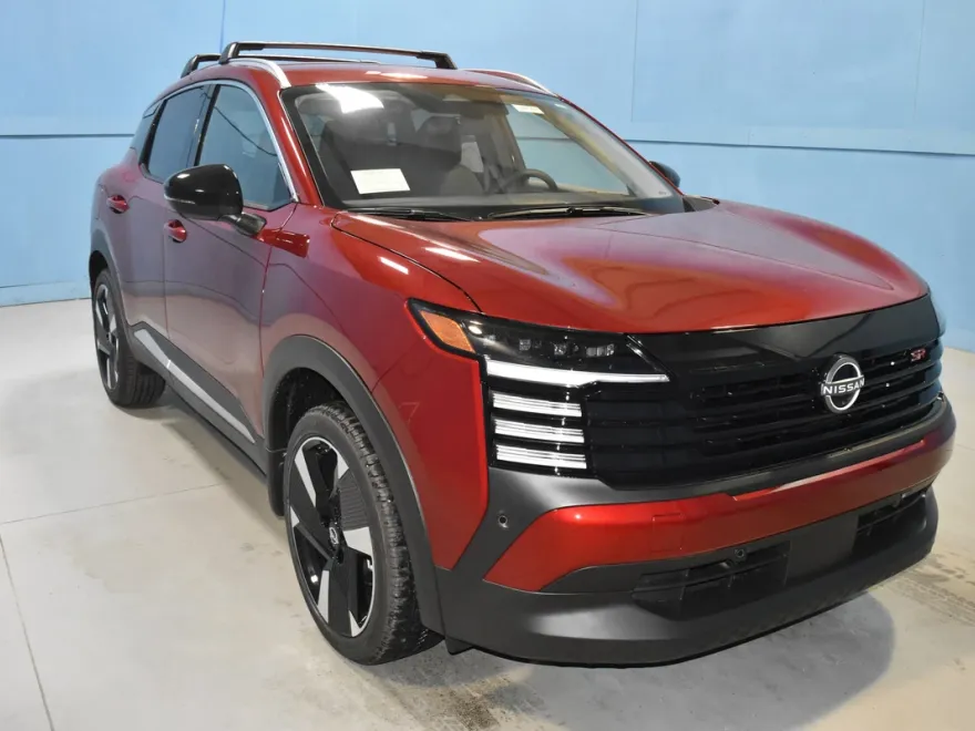 2026 Nissan Kicks SR photo 1