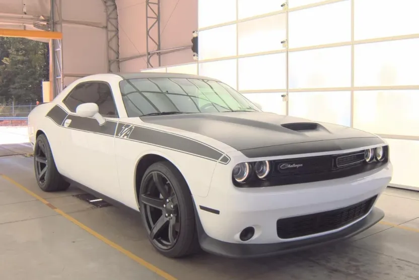 2023 Dodge Challenger R/T photo 1