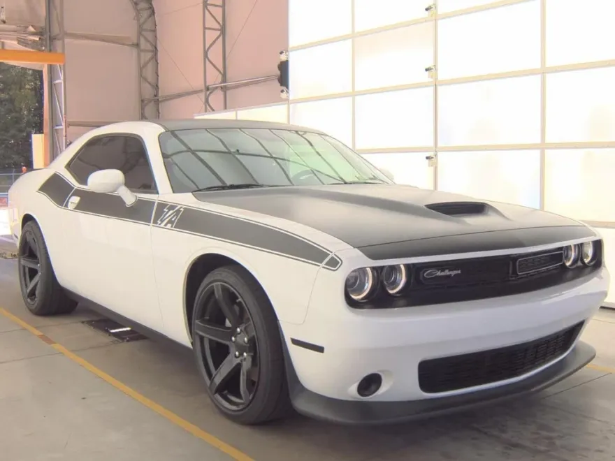 2023 Dodge Challenger R/T photo 1