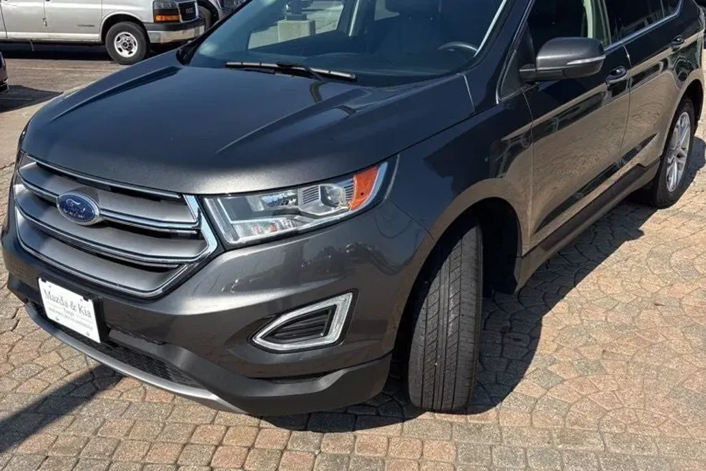 2018 Ford Edge Titanium photo 1