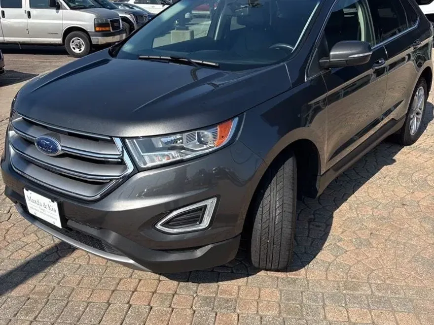 2018 Ford Edge Titanium photo 1