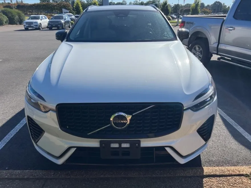 2023 Volvo XC60 B5 Plus photo 1