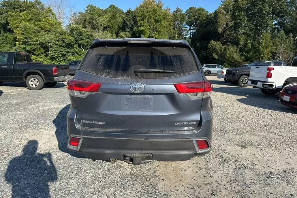 2019 Toyota Highlander Limited photo 1