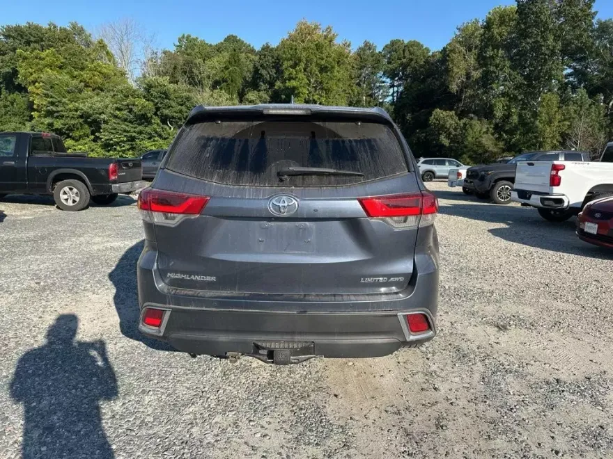 2019 Toyota Highlander Limited photo 1