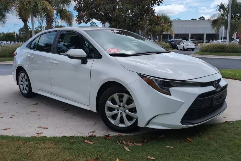 2024 Toyota Corolla LE photo 1
