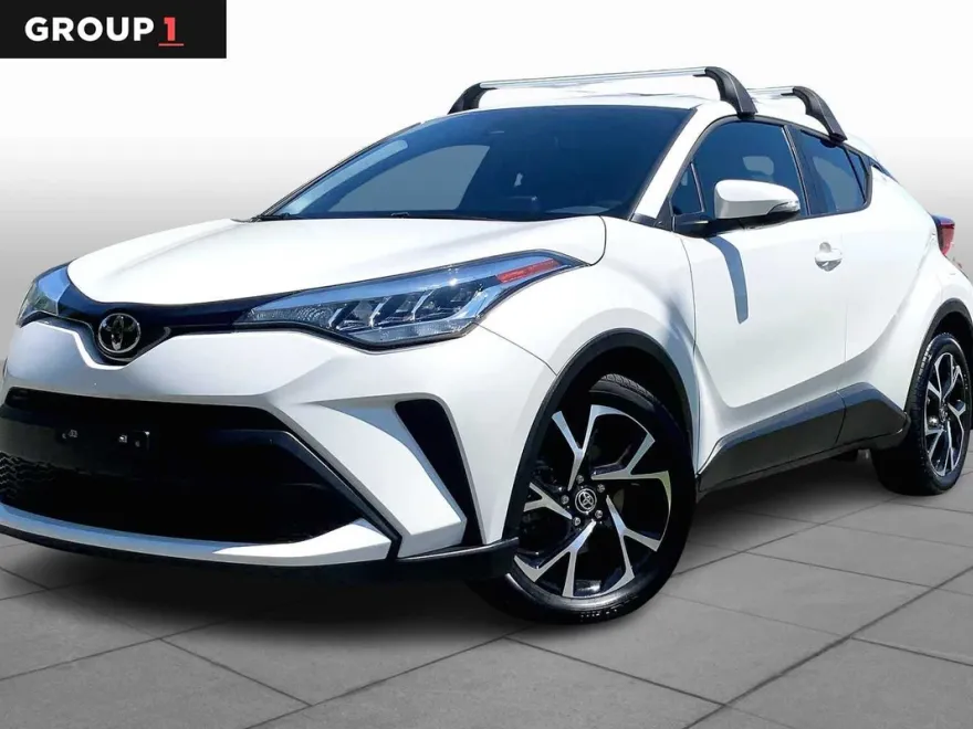 2021 Toyota C-HR XLE photo 1