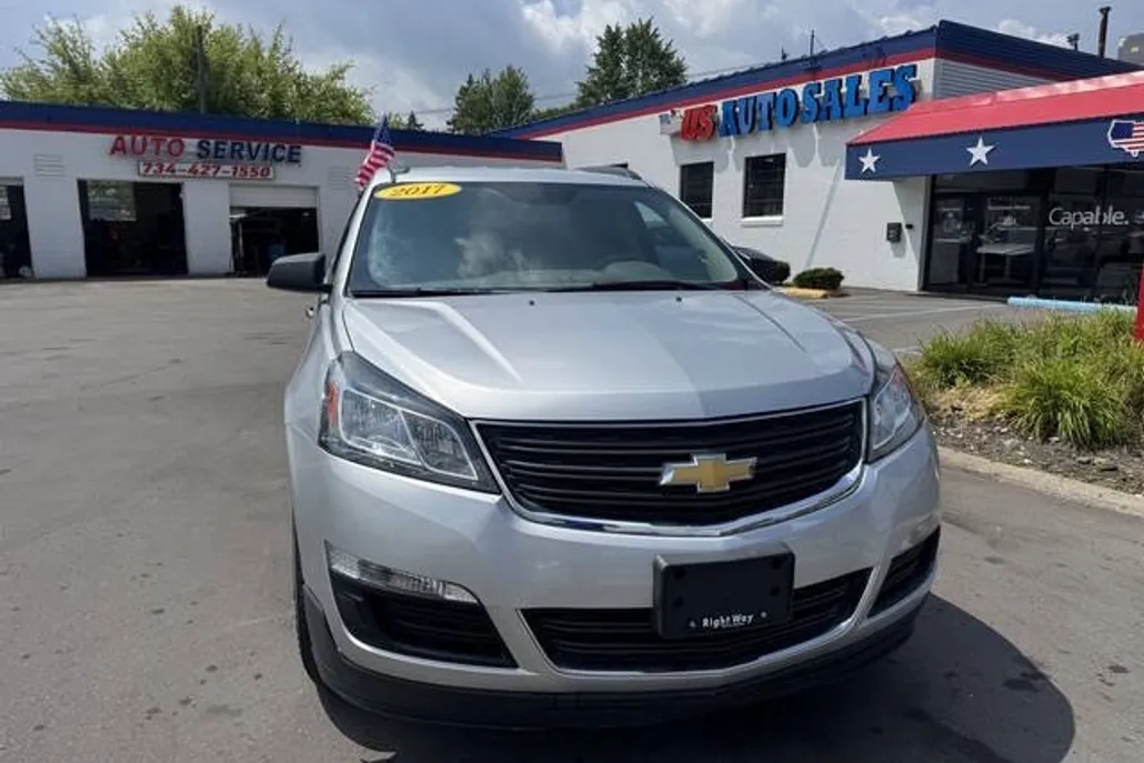 2017 Chevrolet Traverse LS photo 1