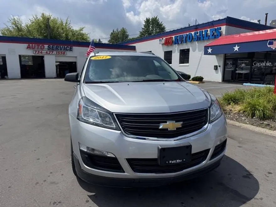 2017 Chevrolet Traverse LS photo 1