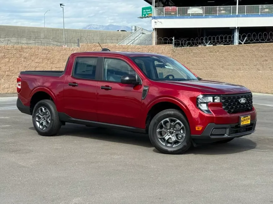 2025 Ford Maverick XLT photo 1