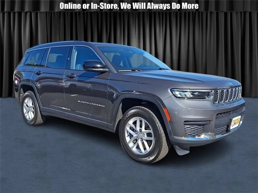 2022 Jeep Grand Cherokee Laredo photo 1