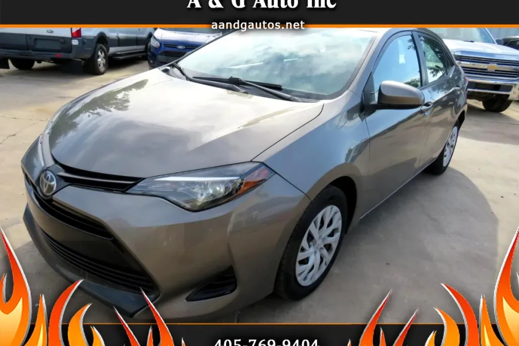 2019 Toyota Corolla XLE photo 1