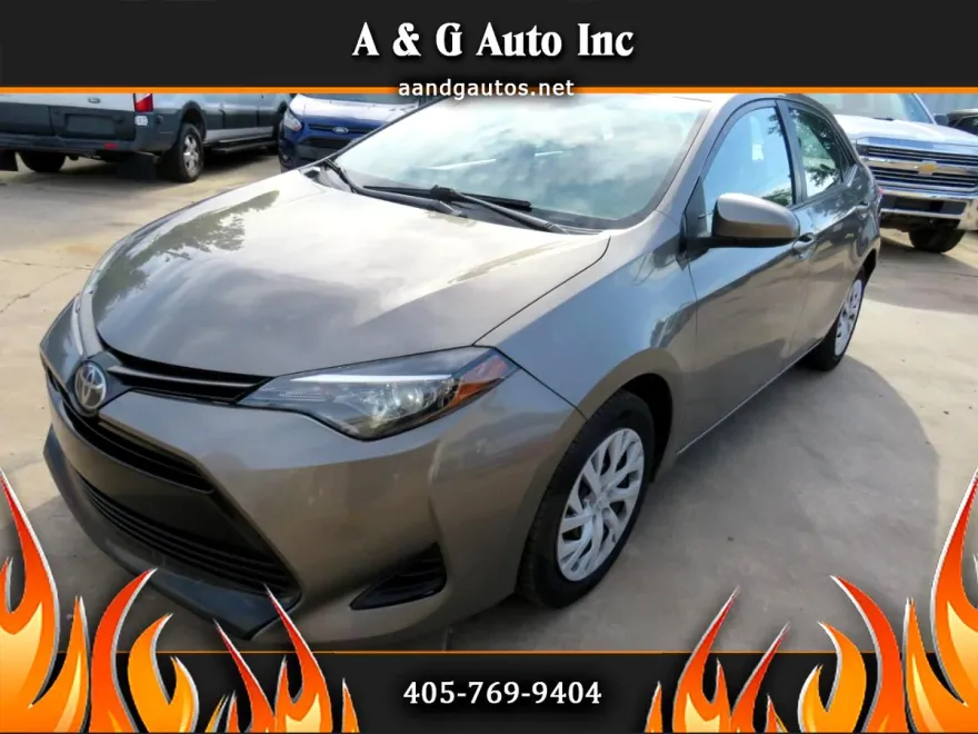 2019 Toyota Corolla XLE photo 1