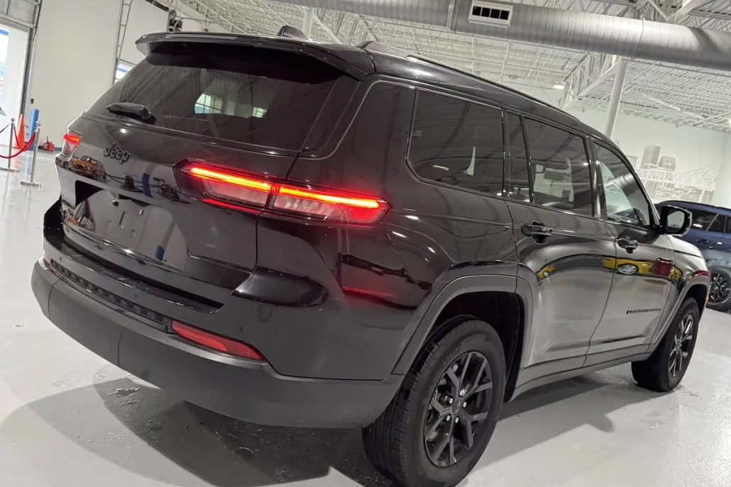 2024 Jeep Grand Cherokee Altitude photo 1