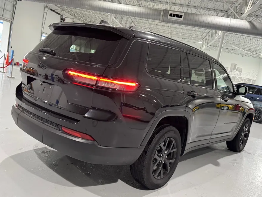 2024 Jeep Grand Cherokee Altitude photo 1