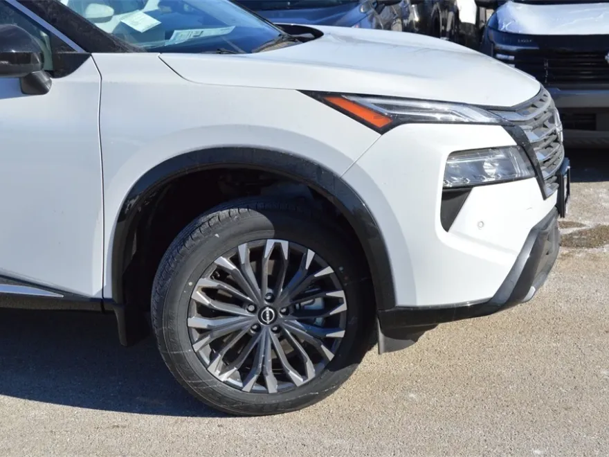 2025 Nissan Rogue Platinum photo 1