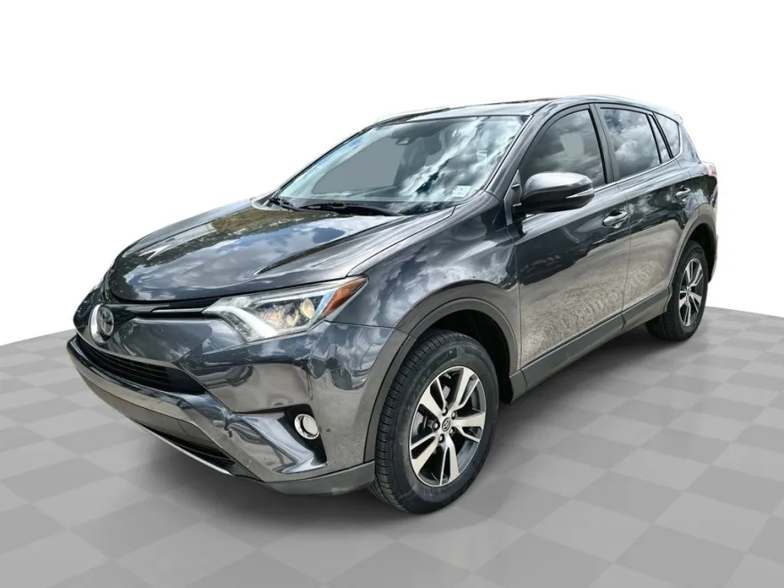 2018 Toyota RAV4 XLE photo 1