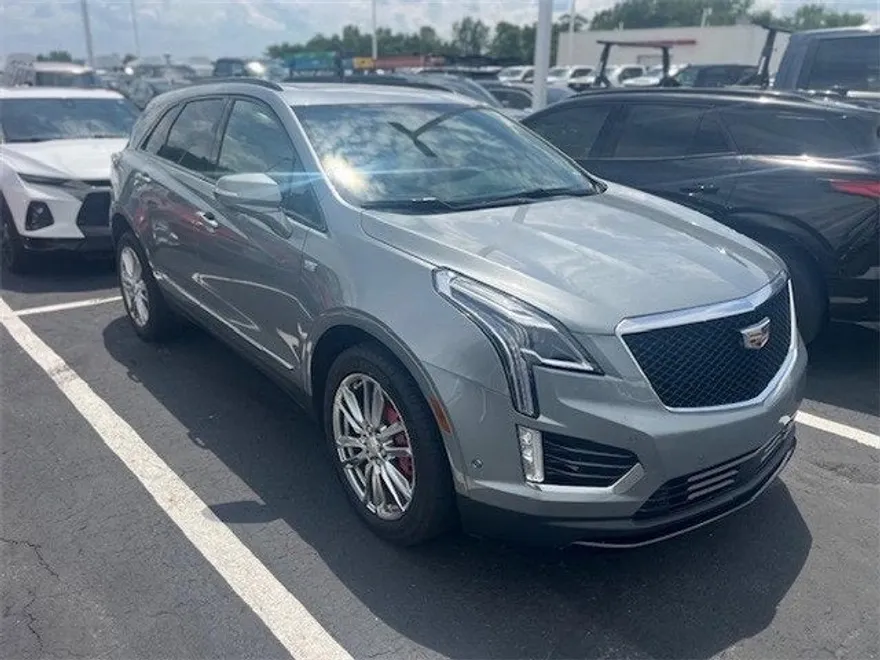 2023 Cadillac XT5 Sport photo 1