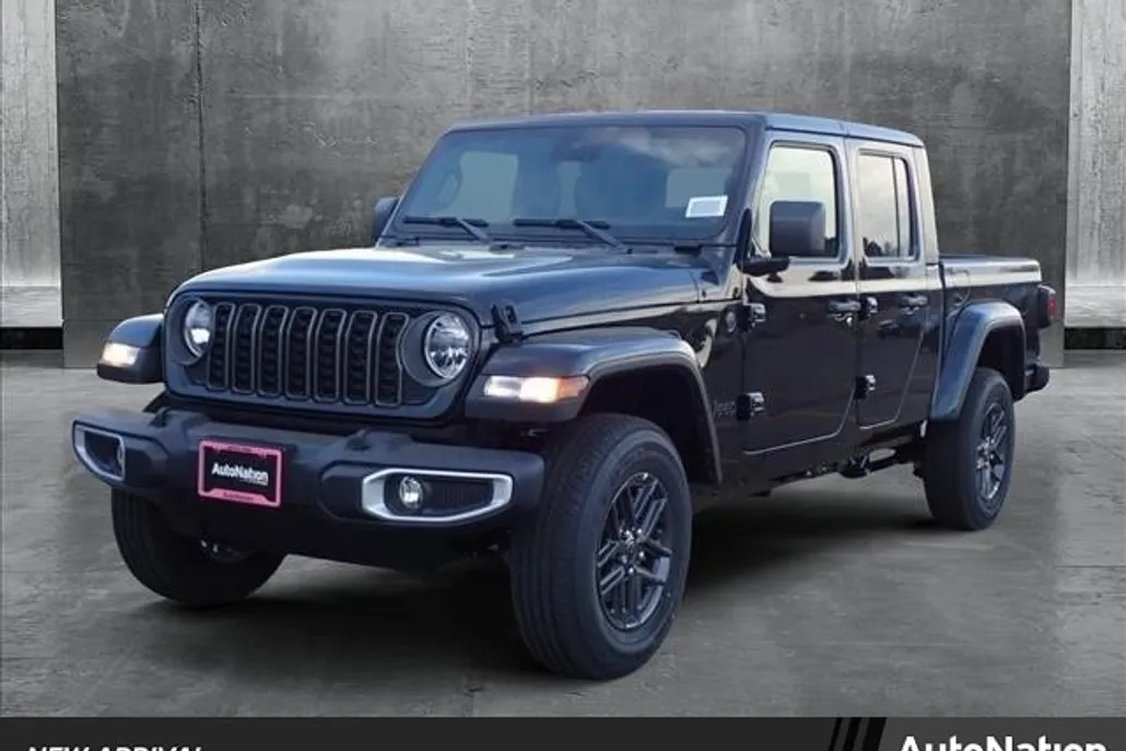 2025 Jeep Gladiator Sport S photo 1