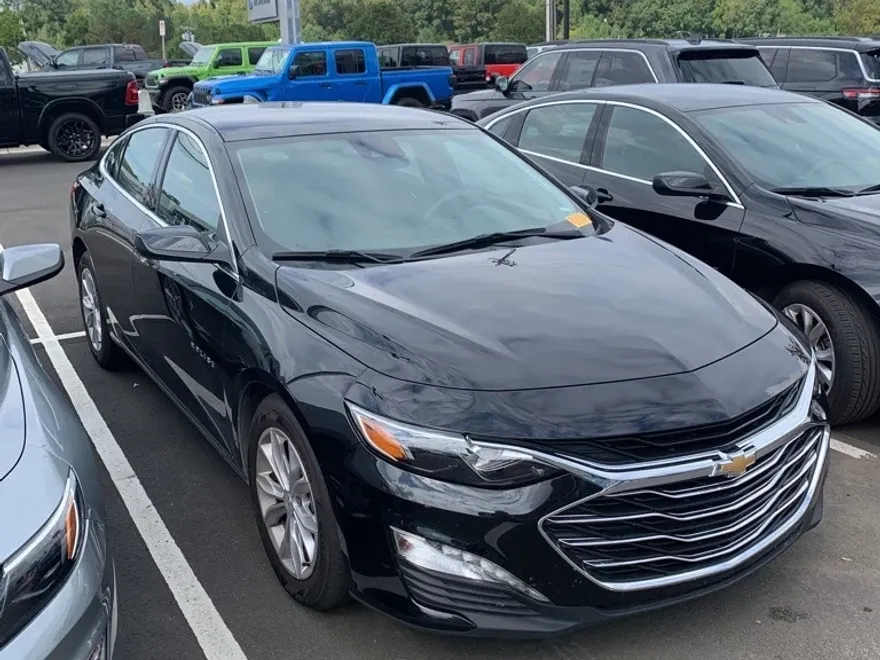 2024 Chevrolet Malibu 1LT photo 1