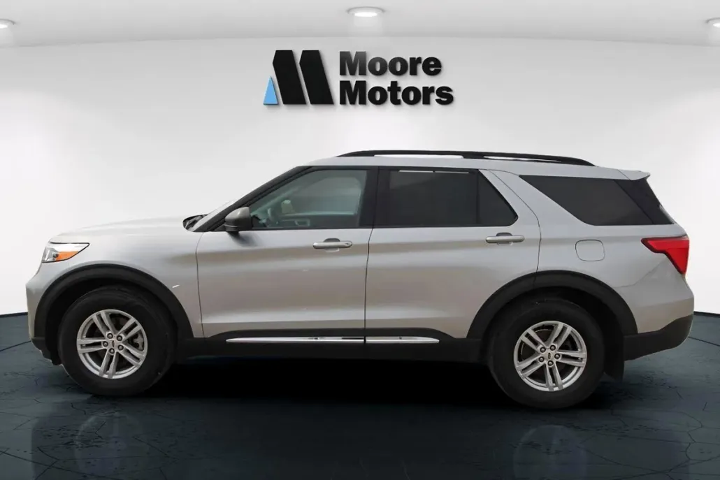 2022 Ford Explorer XLT photo 1