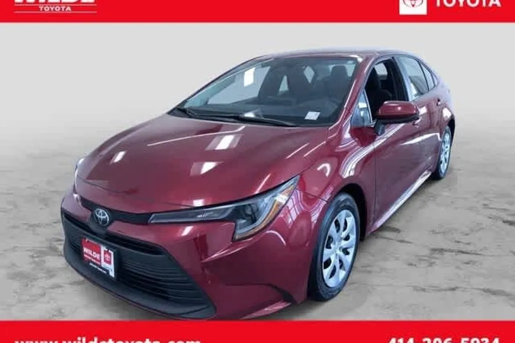 2024 Toyota Corolla LE photo 1