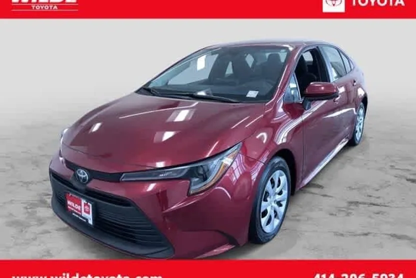 2024 Toyota Corolla LE photo 1