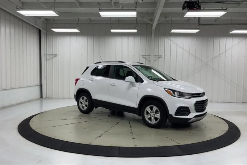 2020 Chevrolet Trax LT photo 1