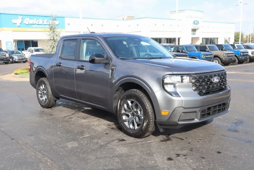2025 Ford Maverick XLT photo 1