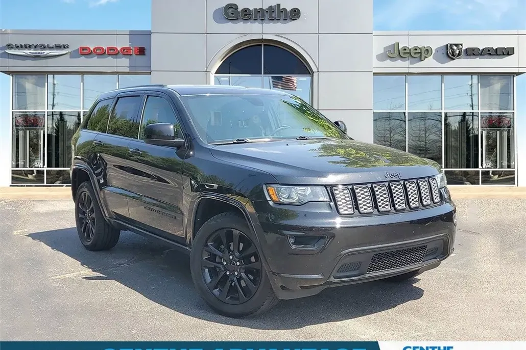 2020 Jeep Grand Cherokee Laredo Altitude photo 1