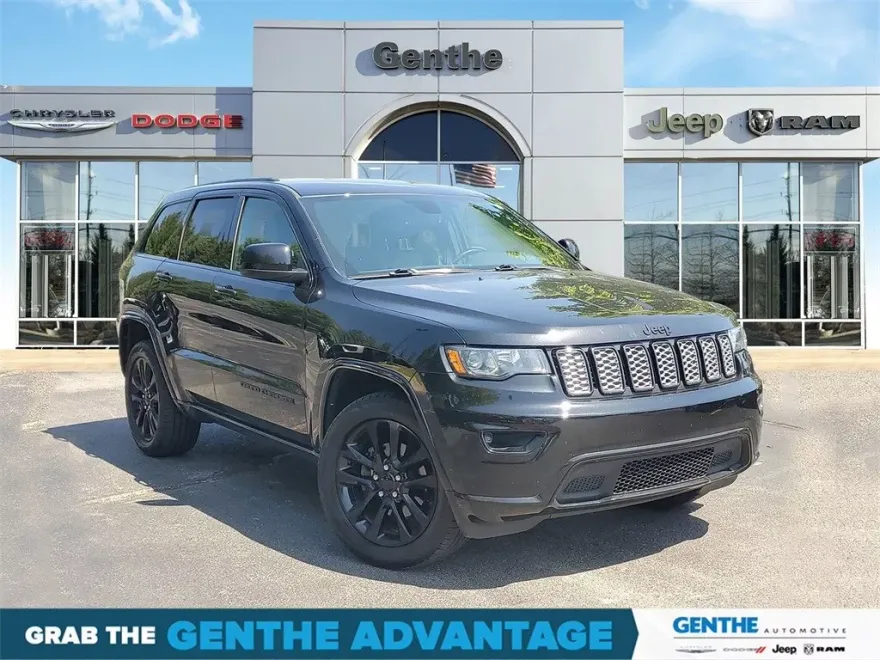 2020 Jeep Grand Cherokee Laredo Altitude photo 1