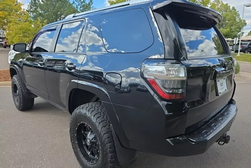 2016 Toyota 4Runner SR5 photo 1