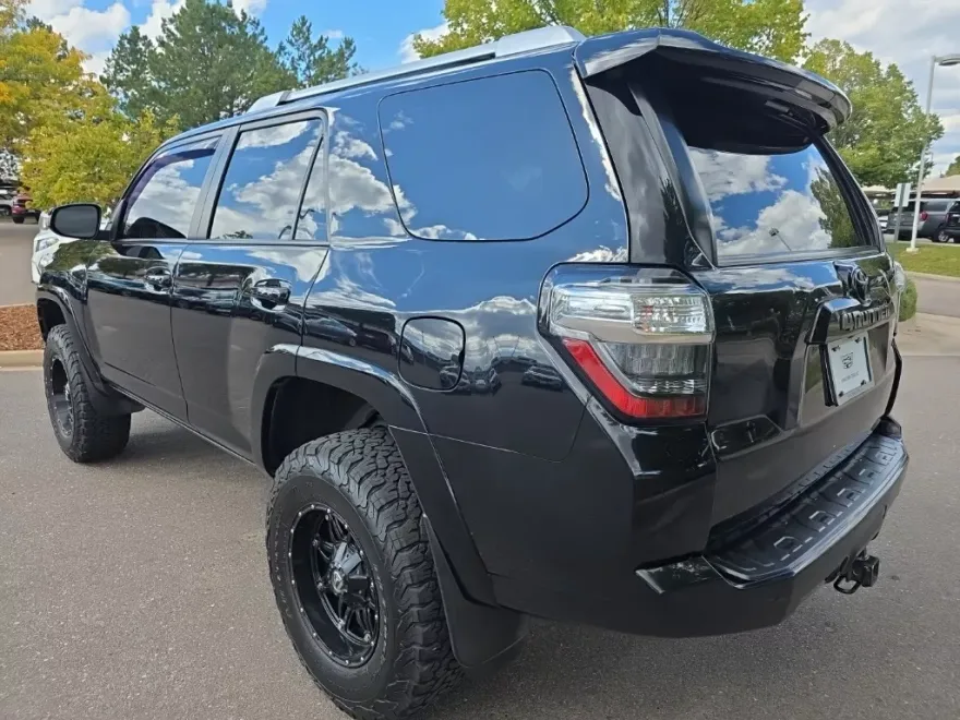 2016 Toyota 4Runner SR5 photo 1