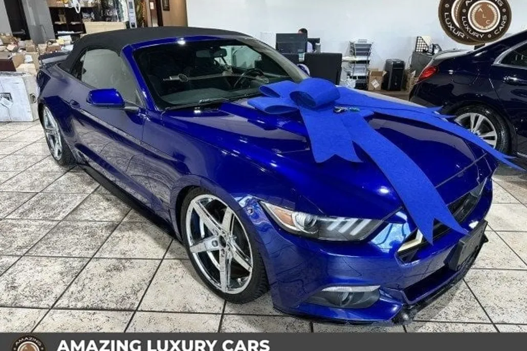 2016 Ford Mustang Convertible V6 photo 1