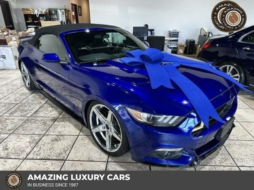 2016 Ford Mustang Convertible V6 photo 1