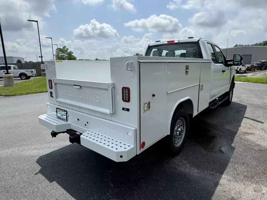 2025 Ford F-250 photo 1