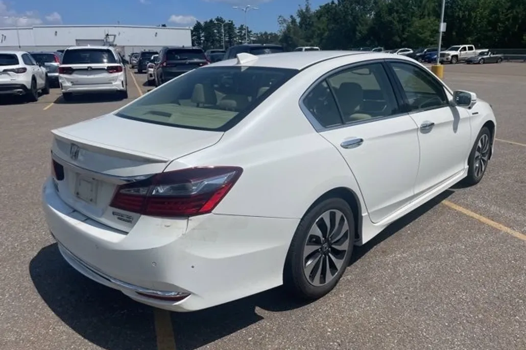 2017 Honda Accord Hybrid Touring photo 1