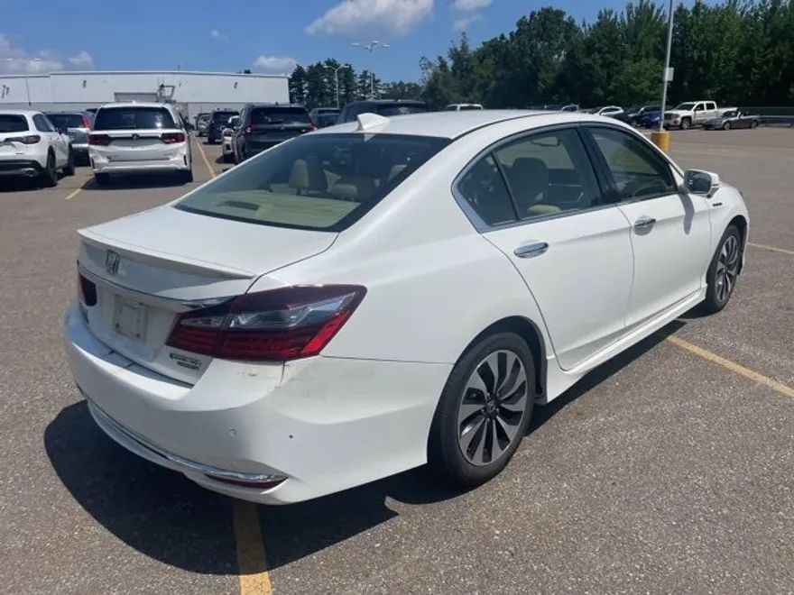 2017 Honda Accord Hybrid Touring photo 1