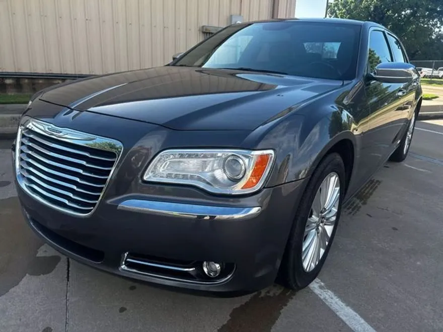 2013 Chrysler 300 photo 1