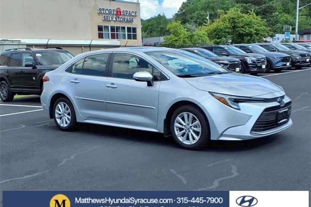 2024 Toyota Corolla Hybrid LE photo 1
