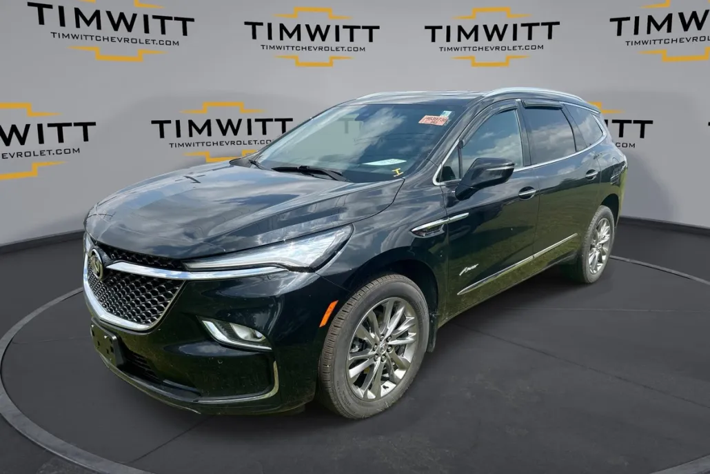 2024 Buick Enclave Avenir photo 1