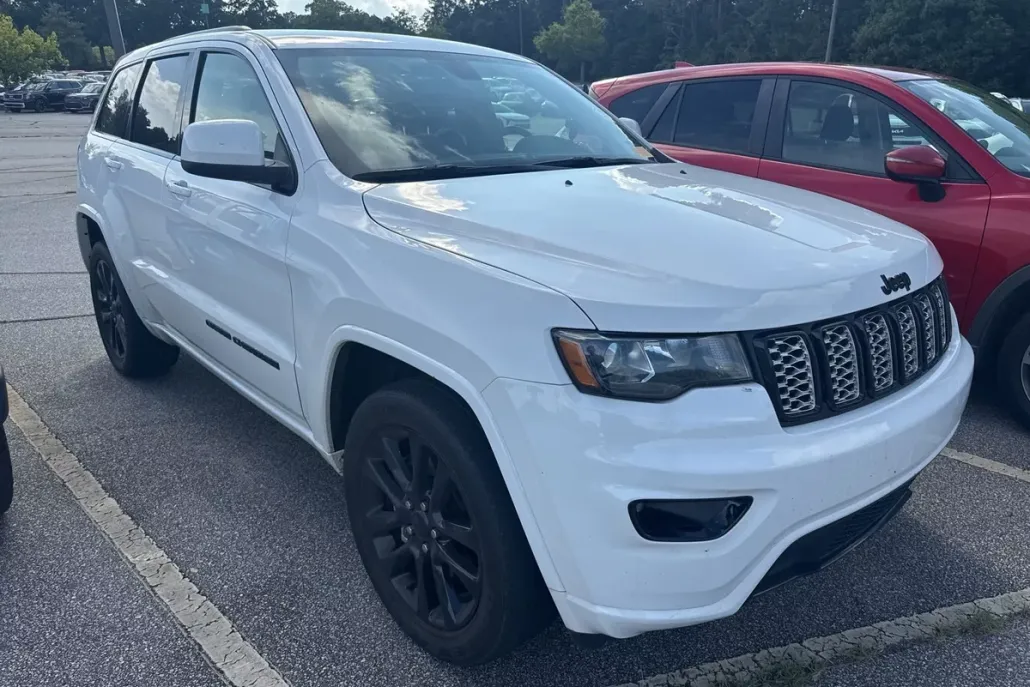 2021 Jeep Grand Cherokee Laredo photo 1