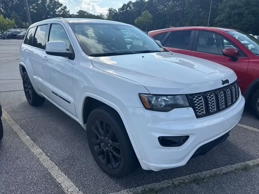 2021 Jeep Grand Cherokee Laredo photo 1