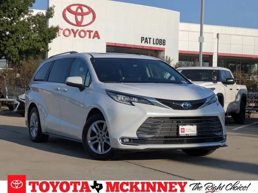 2023 Toyota Sienna Limited photo 1