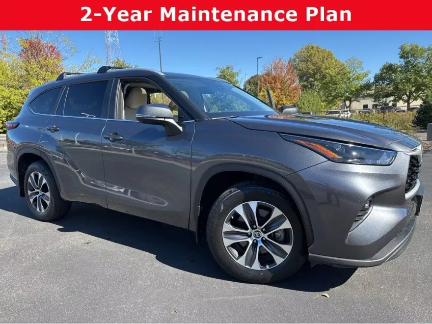 2024 Toyota Highlander Base photo 1