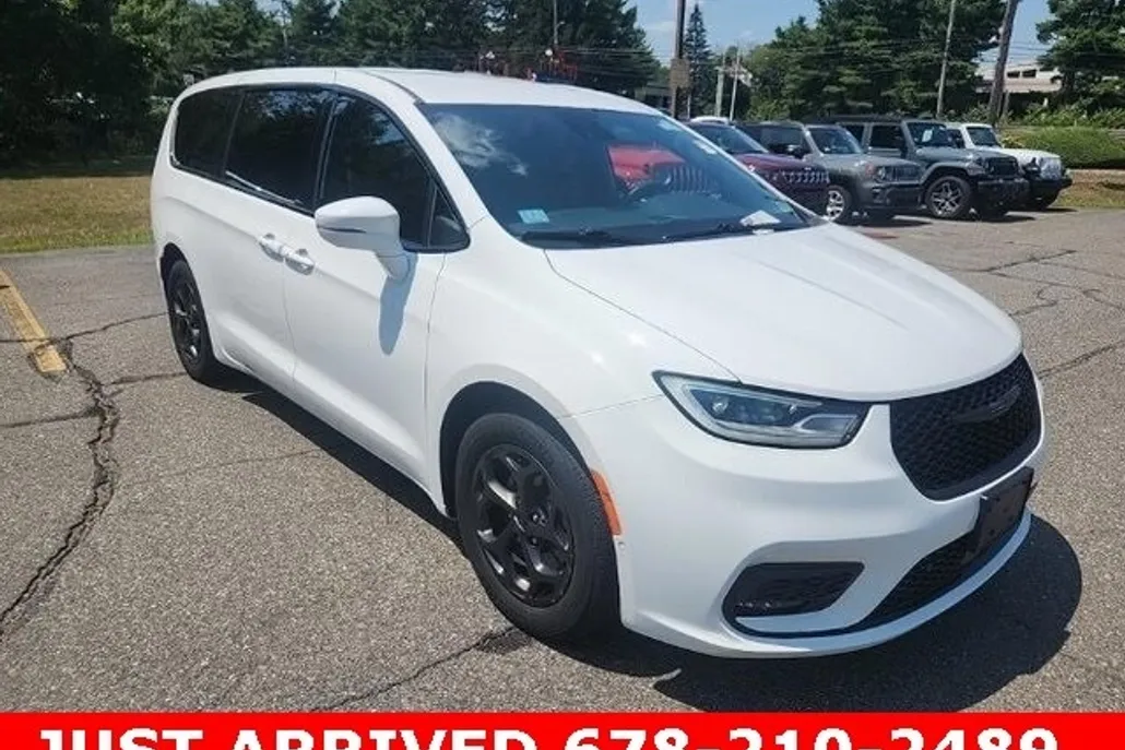 2022 Chrysler Pacifica Hybrid Touring L photo 1