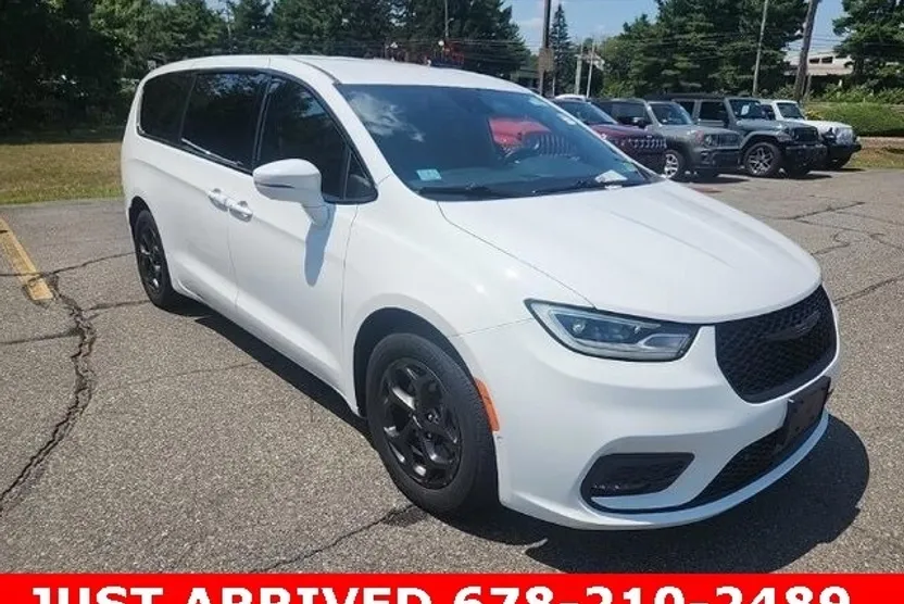 2022 Chrysler Pacifica Hybrid Touring L photo 1