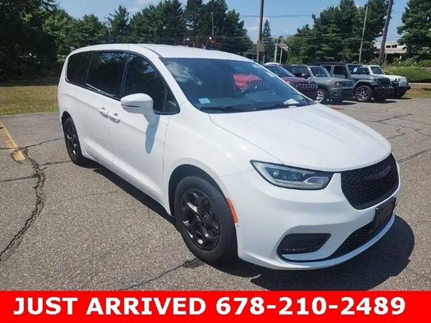 2022 Chrysler Pacifica Hybrid Touring L photo 1
